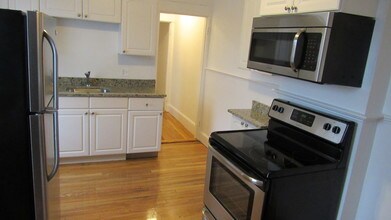 489 E Broadway, Unit 1 in Boston, MA - Building Photo - Building Photo