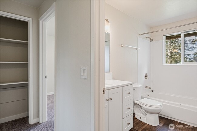 6005 Pebble Pl, Unit 2 in Everett, WA - Building Photo - Building Photo