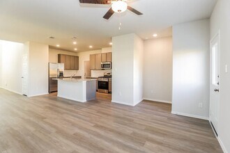 24979 Aconite Ln in Montgomery, TX - Foto de edificio - Building Photo