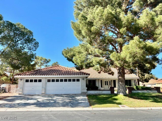 1740 Camara Dr in Las Vegas, NV - Building Photo