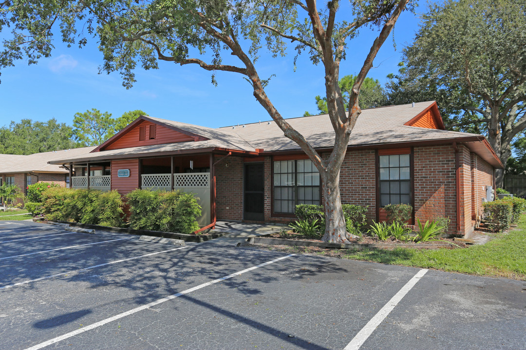 Cottage Court Apartments in Port Richey, FL - Foto de edificio