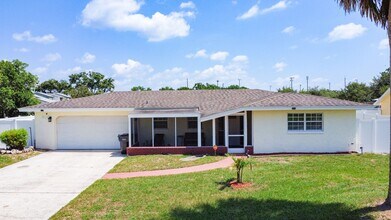 609 Caddy Dr in Poinciana, FL - Building Photo - Building Photo