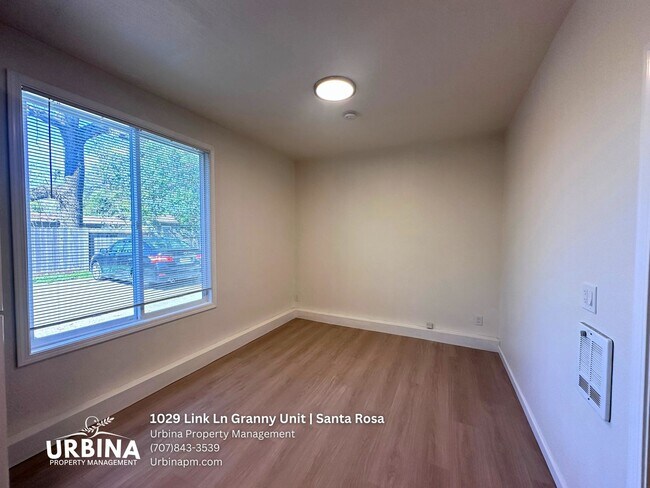 1029 Link Ln in Santa Rosa, CA - Building Photo - Building Photo