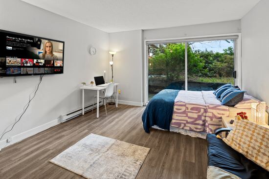 1140 Hillside Ave in Victoria, BC - Building Photo