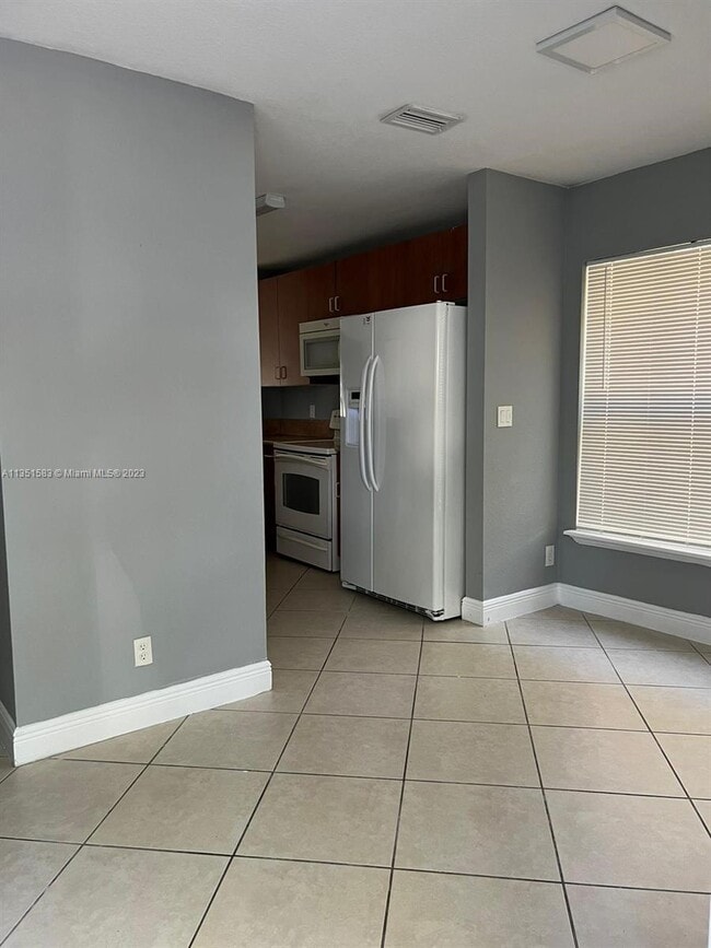 10018 SW 24th St in Miramar, FL - Building Photo - Building Photo