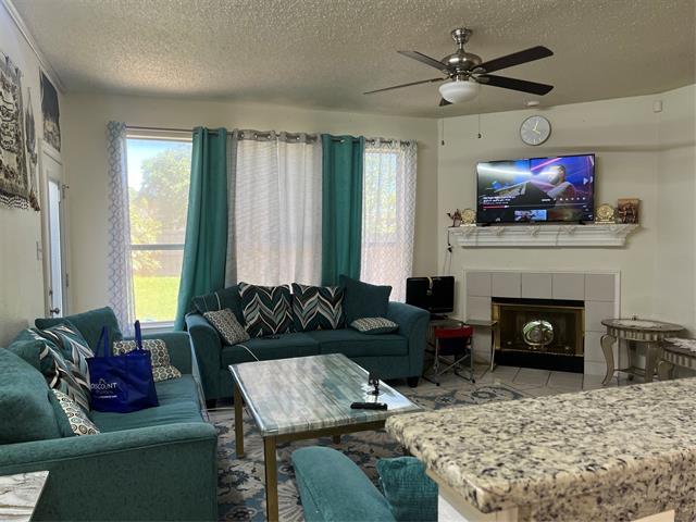 property at 1402 Westglen Dr