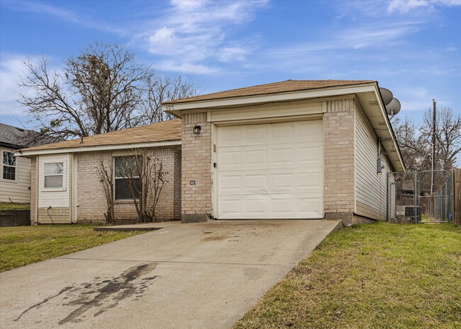 5717 Wellesley Ave in Fort Worth, TX - Building Photo - Building Photo