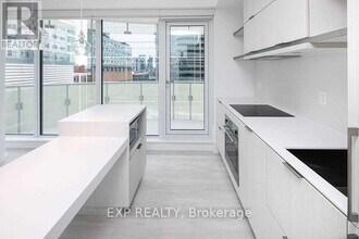 197 Yonge St in Toronto, ON - Building Photo - Building Photo