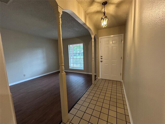 1805 Broadmoor Dr in Austin, TX - Building Photo - Building Photo