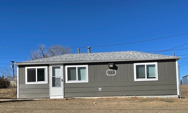 property at 513 E 7th St