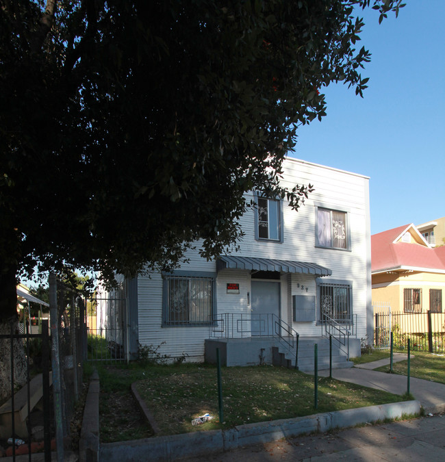 927 E Adams Blvd in Los Angeles, CA - Building Photo - Building Photo