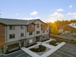 Taylor Place/Elliot Lofts in Stanwood, WA - Foto de edificio - Building Photo