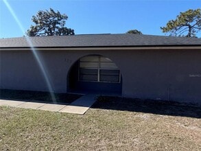 327 Dundee Dr in Kissimmee, FL - Foto de edificio - Building Photo