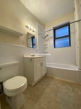 1382A Beacon St, Unit 4 in Brookline, MA - Foto de edificio - Building Photo