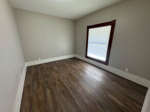 212 Main St in Augusta, KS - Foto de edificio - Building Photo