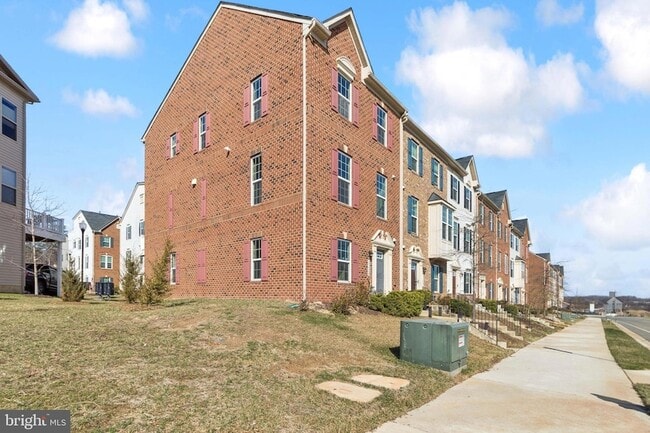 5329 Woodyard Rd in Upper Marlboro, MD - Foto de edificio - Building Photo