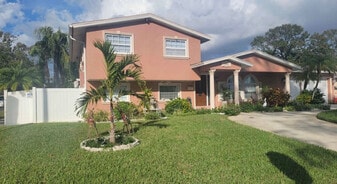 7721 W Hiawatha St in Tampa, FL - Building Photo