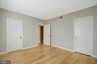 1906 N Rhodes St in Arlington, VA - Building Photo - Building Photo