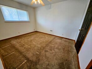11027 W Hampton Ave, Unit 3 in Milwaukee, WI - Building Photo - Building Photo