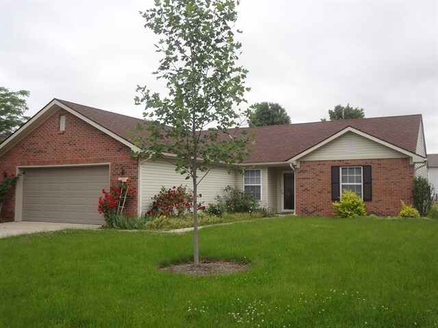 317 E Delaware St in Fortville, IN - Building Photo