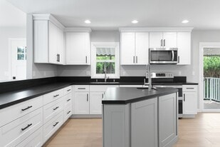 36 Nottingham Rd in Westlake Village, CA - Building Photo