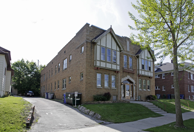 1414 N 53rd St in Milwaukee, WI - Foto de edificio - Building Photo