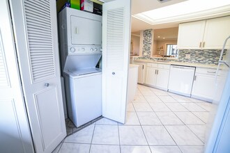 14823 Cumberland Dr-Unit -202 in Delray Beach, FL - Foto de edificio - Building Photo