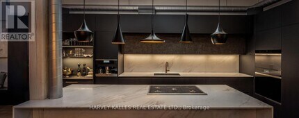 993 Queen St W in Toronto, ON - Building Photo - Building Photo