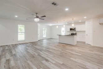 114 Kentucky in Walnut Springs, TX - Building Photo - Building Photo