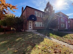 422 S Hanley Rd, Unit 1st Fl in Clayton, MO - Foto de edificio - Building Photo