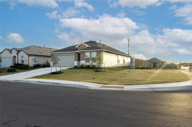 401 Abbey Ln in Lockhart, TX - Building Photo - Building Photo