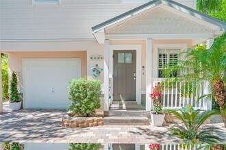 2800 Lakeview Dr in Naples, FL - Building Photo - Building Photo