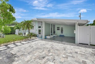 530 NE 17th St in Boca Raton, FL - Foto de edificio - Building Photo