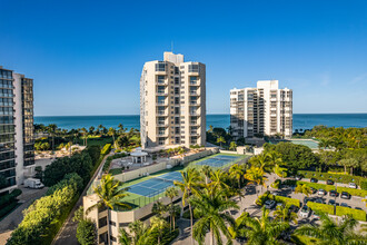 Savoy Condominium in Naples, FL - Foto de edificio - Building Photo