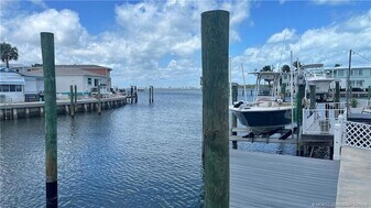 10701 S Ocean Dr in Jensen Beach, FL - Building Photo