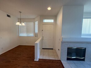 241 Woodcrest Ln in Aliso Viejo, CA - Foto de edificio - Building Photo