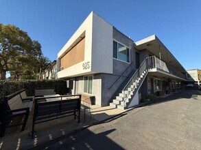 925 W 30th St in Los Angeles, CA - Building Photo - Building Photo