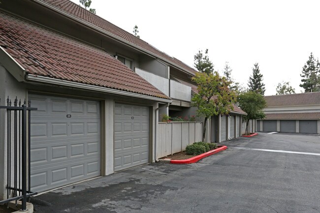 Riverview Gardens Apartments in Fresno, CA - Building Photo - Building Photo