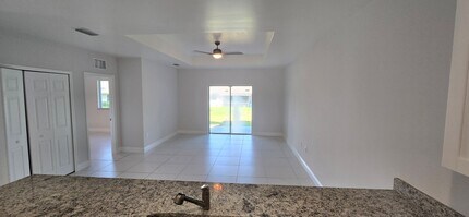 4529 24th St SW in Lehigh Acres, FL - Foto de edificio - Building Photo