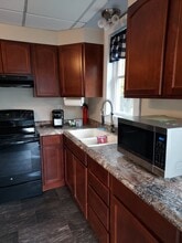 351 Broadway, Unit 351 Broadway in Bangor, ME - Building Photo - Building Photo