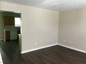 5622 Decatur Ridge Dr in Indianapolis, IN - Building Photo - Building Photo