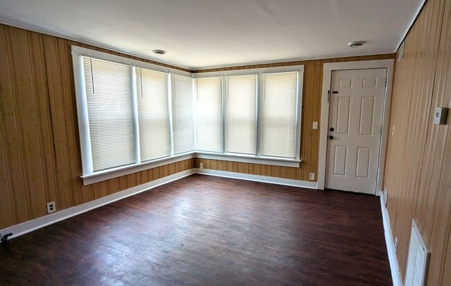 569 W Webster Ave in Muskegon, MI - Building Photo - Building Photo
