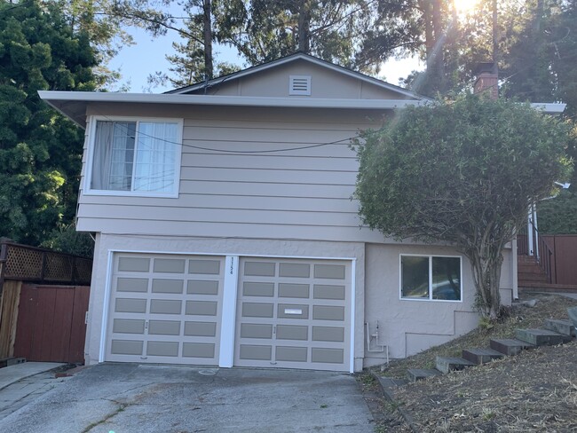 1154 Banyan Way in Pacifica, CA - Foto de edificio - Building Photo