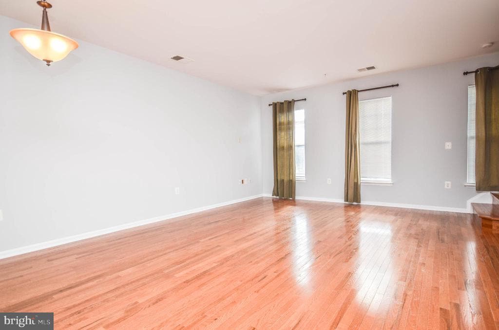 116 Moore Dr in Rockville, MD - Building Photo