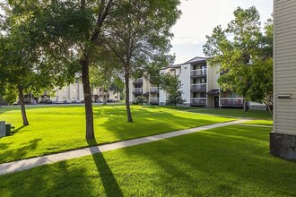 4902 Queen St in Regina, SK - Building Photo - Building Photo