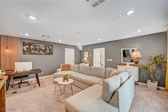 7756 Seville Estates Ct in Las Vegas, NV - Building Photo - Building Photo