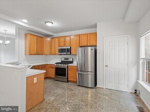7700 Shadowcreek Terrace in Springfield, VA - Building Photo - Building Photo