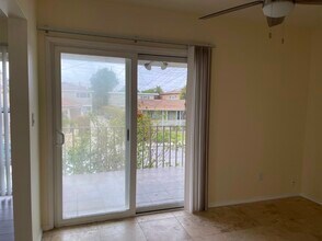 2104 Huntington Ln, Unit C in Redondo Beach, CA - Building Photo - Building Photo