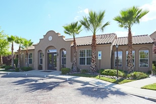 Las Norias Apartments in El Paso, TX - Building Photo