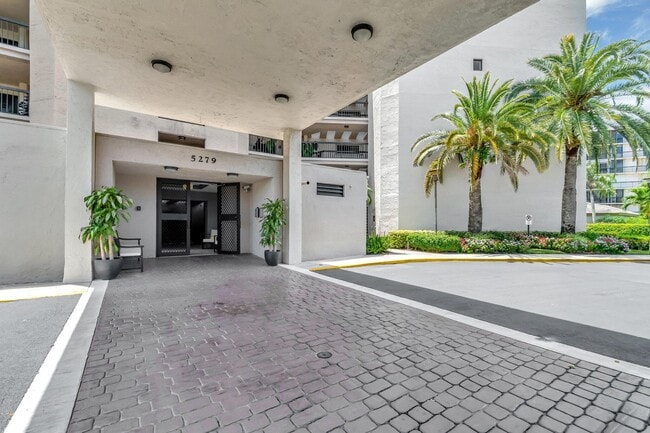 5279 Fountains Dr S in Greenacres, FL - Building Photo - Building Photo